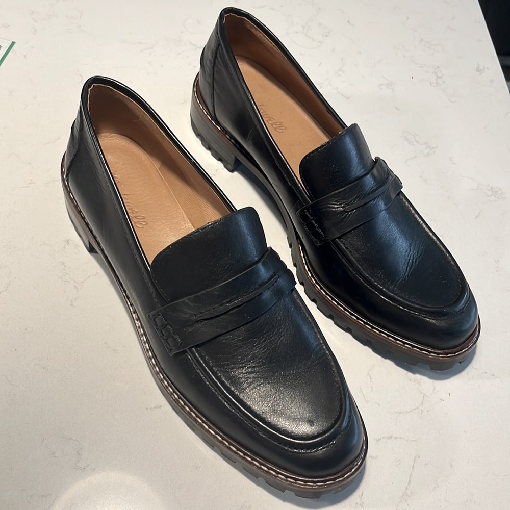 Near brand-new Madewell black loafers
